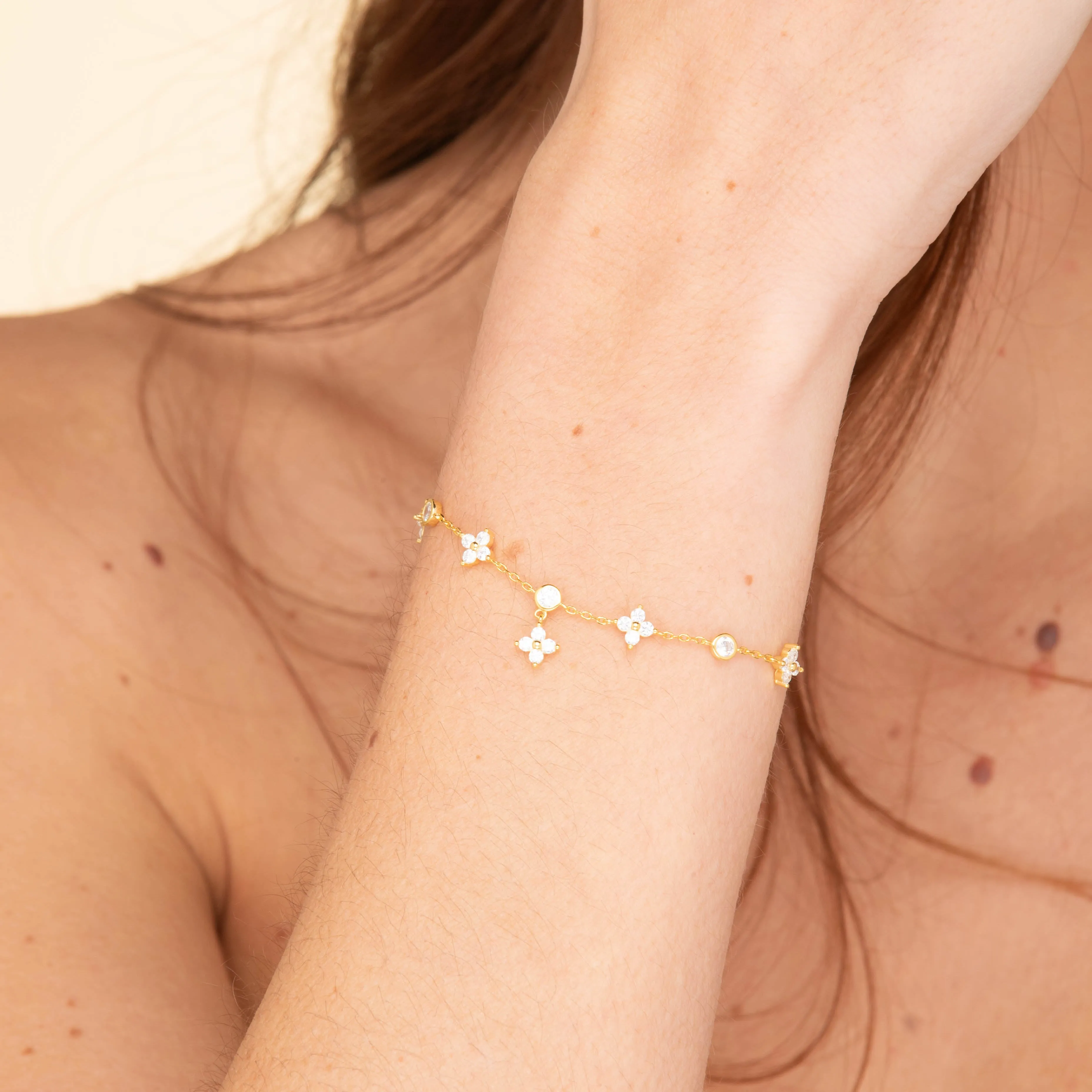 Clover Bezel Station Chain Bracelet