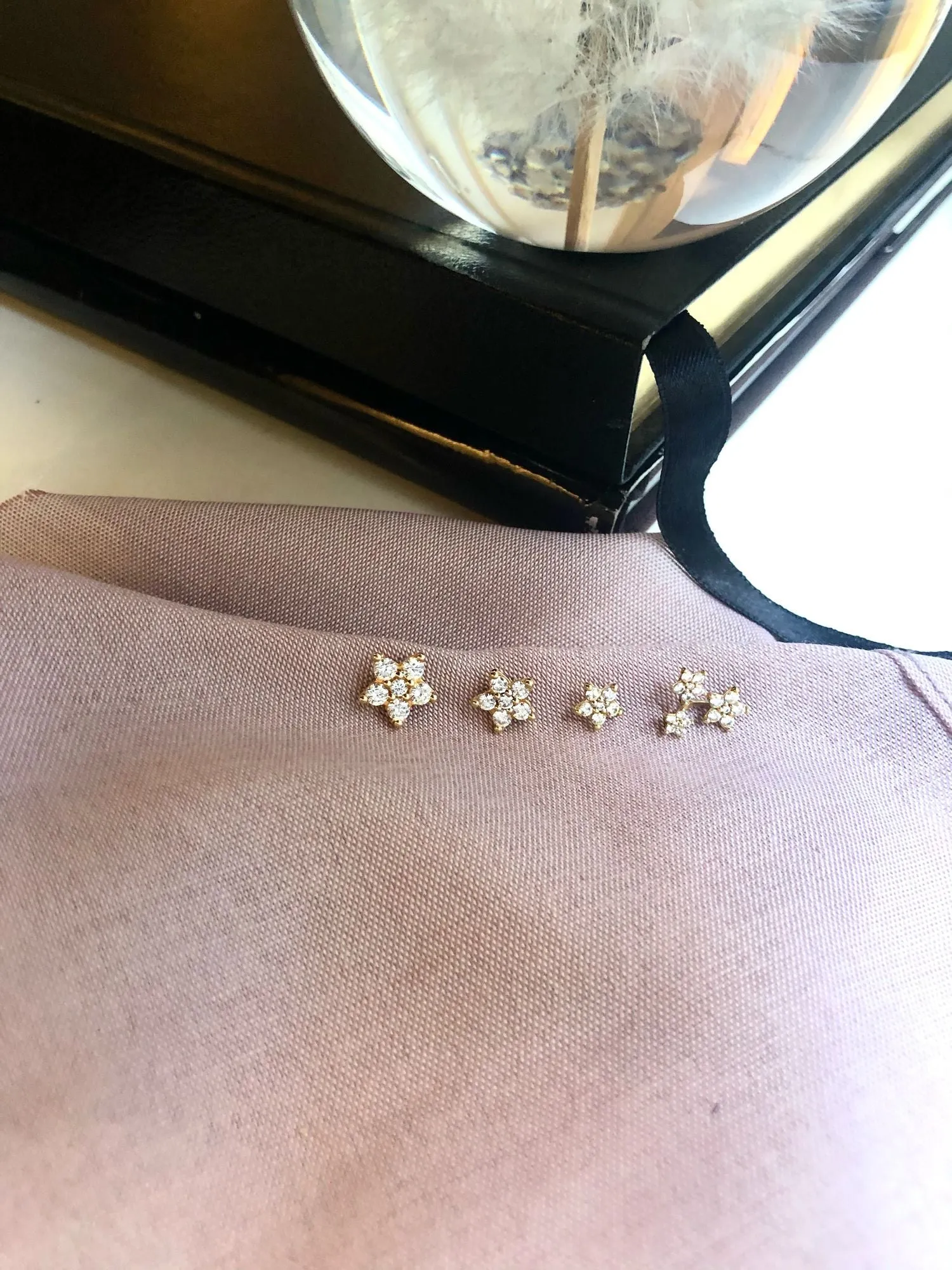 Large Shooting Stars 18K Gold Studs w. Diamonds