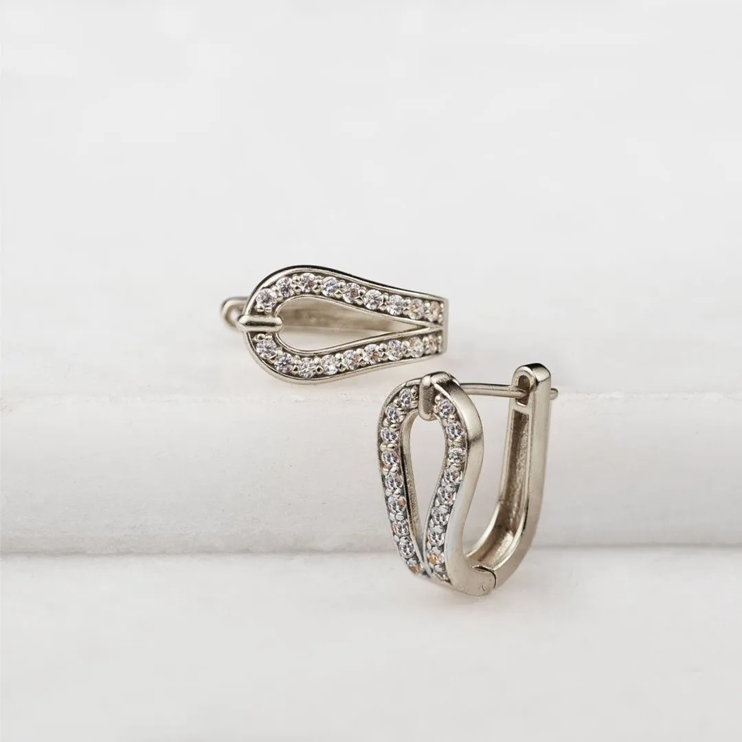 Levade - Horseshoe Moissanite Stone Pendant and Box Chain Sterling Silver Necklace