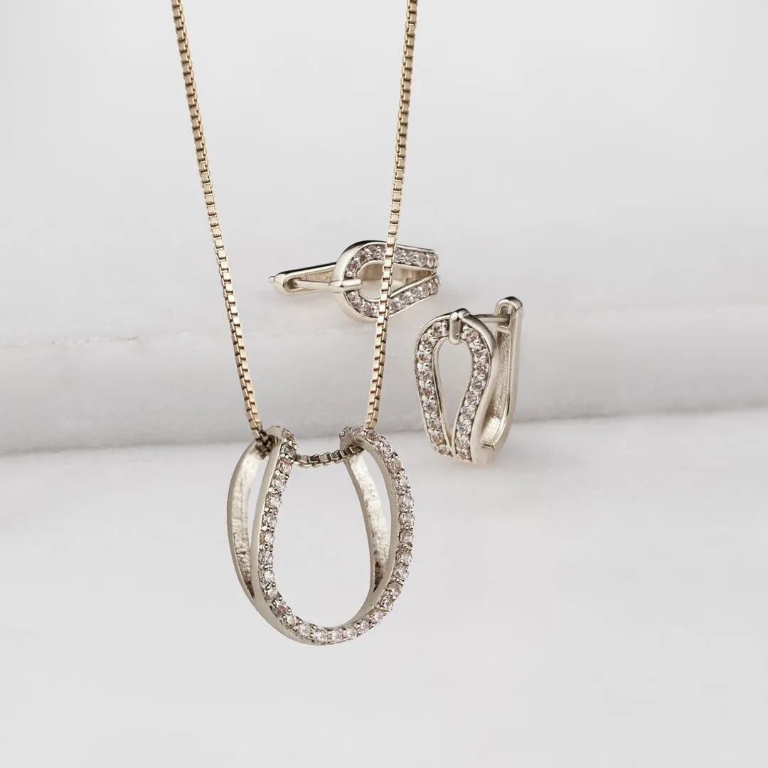 Levade - Horseshoe Moissanite Stone Pendant and Box Chain Sterling Silver Necklace