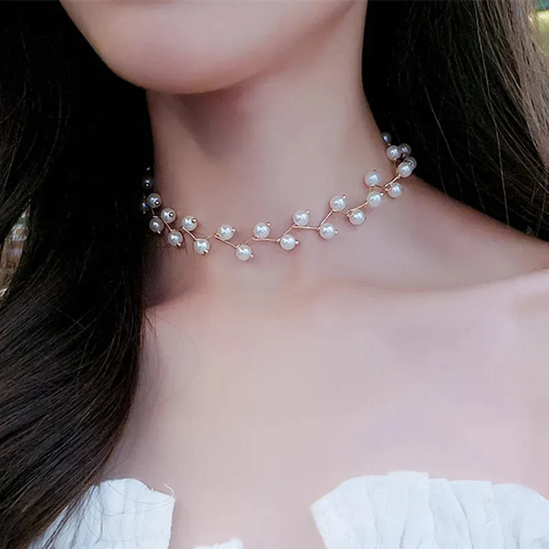 Optimized Product Title: "Trendy Beaded Women's Choker Necklace with Kpop Pearl Detail - Gold Color, Gothic Style Pendant | 2021 Collection - Perfect Collar Jewelry for Girls"
