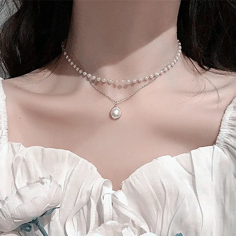 Optimized Product Title: "Trendy Beaded Women's Choker Necklace with Kpop Pearl Detail - Gold Color, Gothic Style Pendant | 2021 Collection - Perfect Collar Jewelry for Girls"
