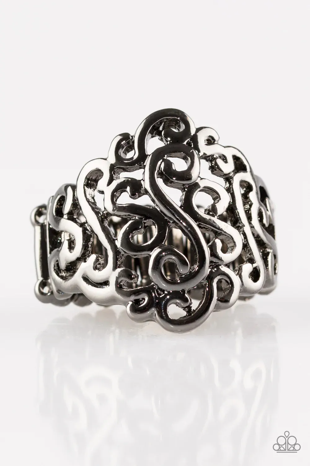 Paparazzi Ring ~ Dizzy Demure - Black