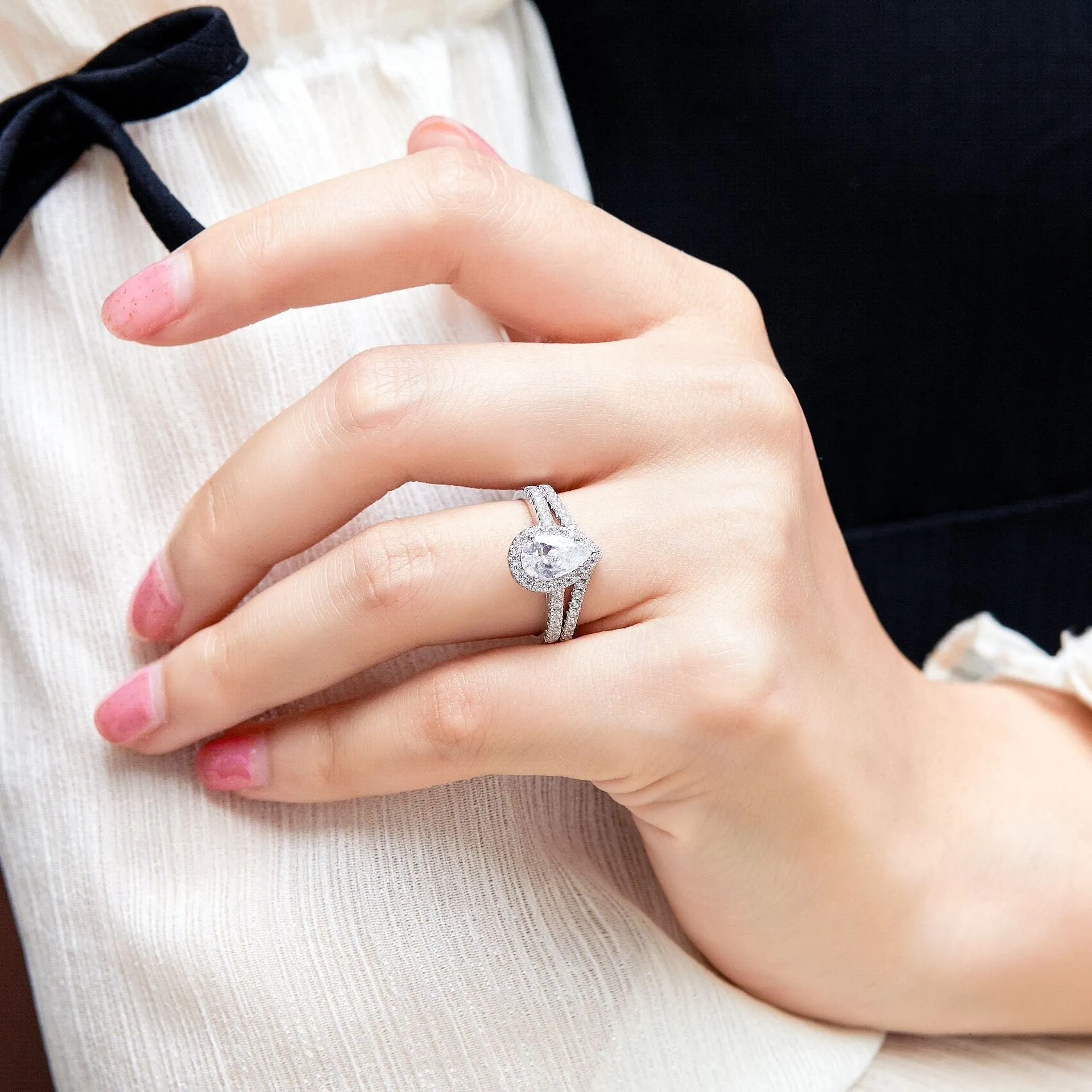 Pear Drop Zircon Soleste Halo with V-shaped Silver Ring Set