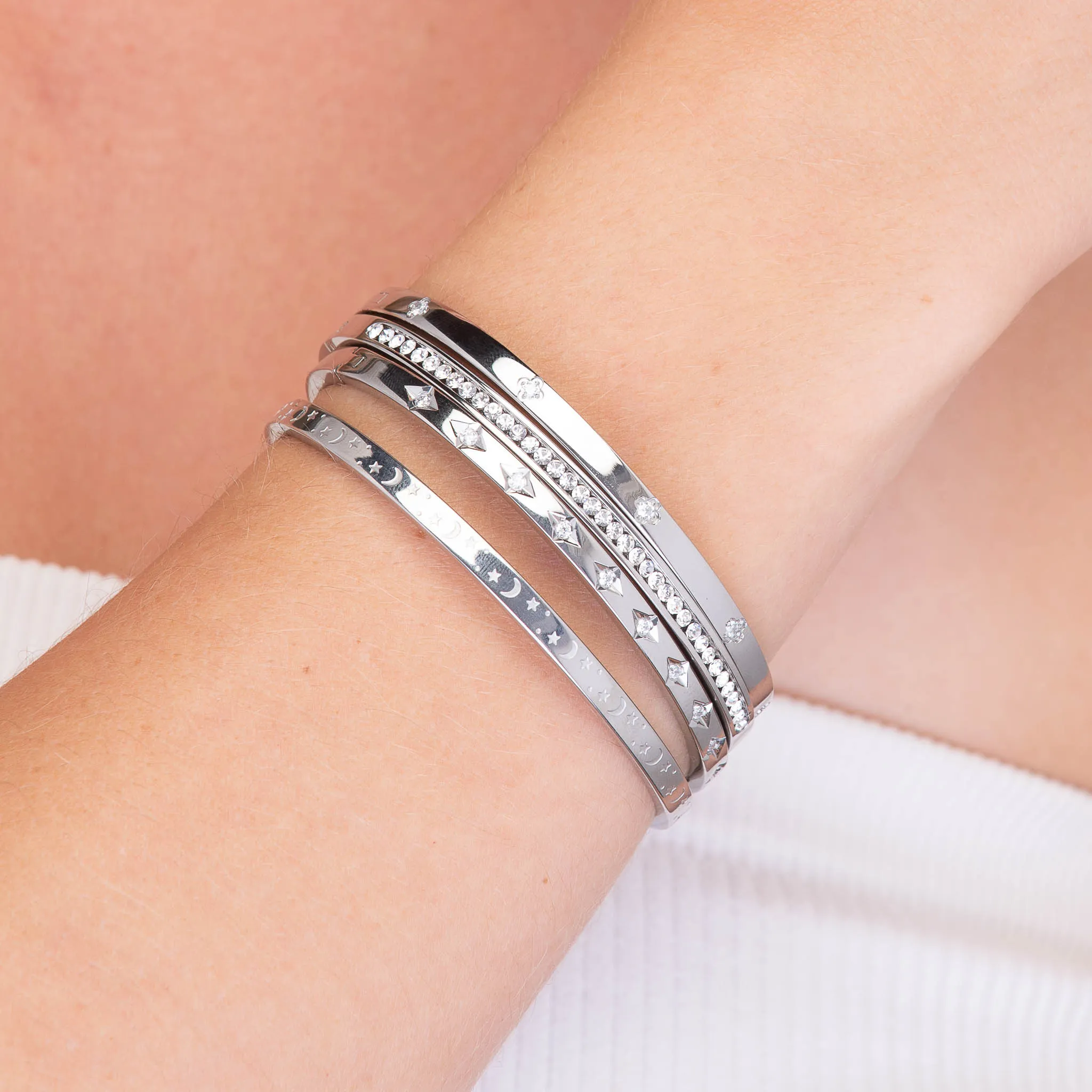 Slim Clover Zirconia Hinged Bangle Bracelet